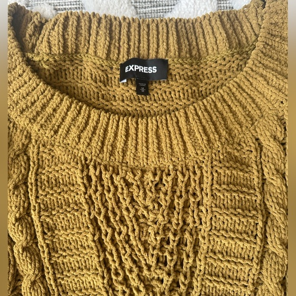 Express Olive green cable knit crop balloon sleeve sweater - Picture 3 of 6